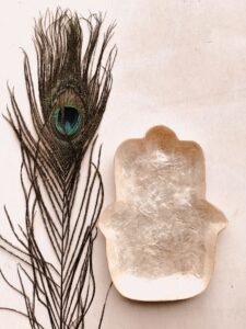 Schaaltje-Hamsa-Capiz-Goud