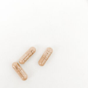 Biologische ashwagandha capsules van 500 mg. Gemaakt van biologisch geteelde ashwagandha wortel, deze capsules zijn een natuurlijke manier om het immuunsysteem te ondersteunen, stress te verminderen en de energie te verhogen. De capsules zijn geschikt voor vegetariërs en veganisten en bevatten geen kunstmatige toevoegingen.