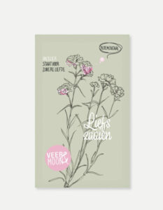 Zakjes met bloemzaden waar je liefs en vrolijkheid aan iemand kunt wensen van het label Veer&Moon. Op het zakje staat een illustratie van een Anjelier en wilde bloemen de bloemen die uit zaadjes komen.