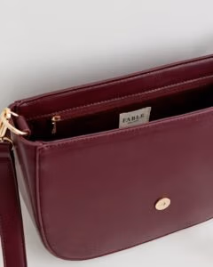 Bordeaux rode crossbody damestas van het merk Fable England.