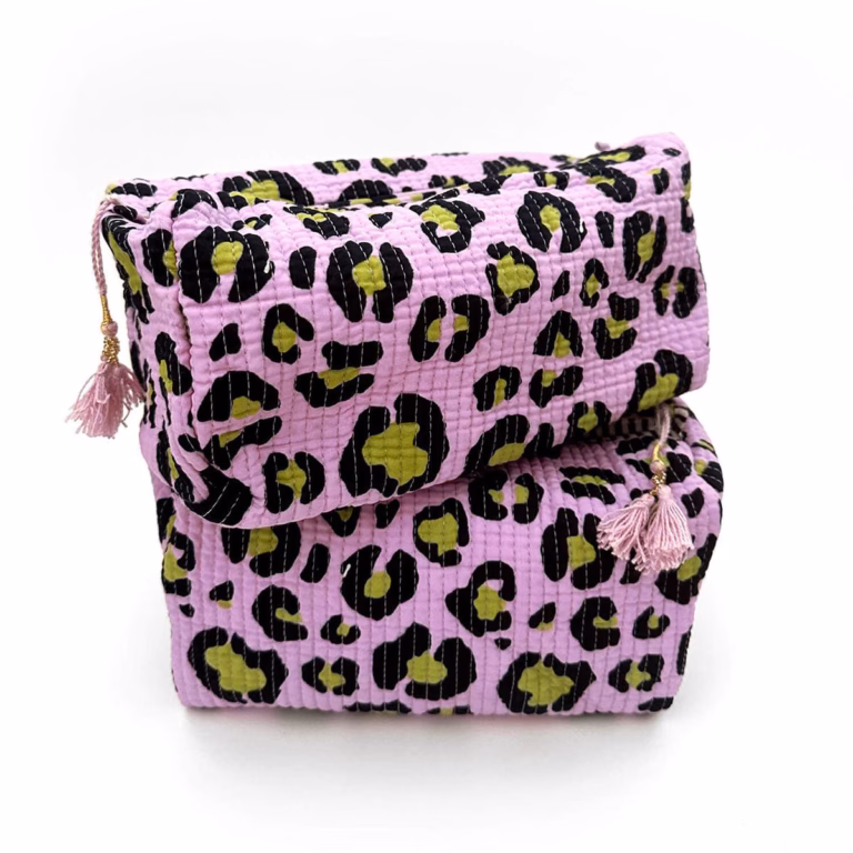 Handgemaakte make-uptasje 'Oh Leo Cosmic Lilac'