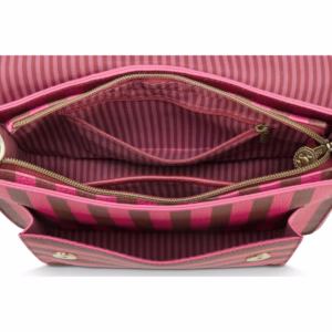 Binnenkant van de Pip Studio Crossbody-Tas Roze/Bordeaux met ruim hoofdvak, extra voorvak met rits en een luxe voering met speels patroon.