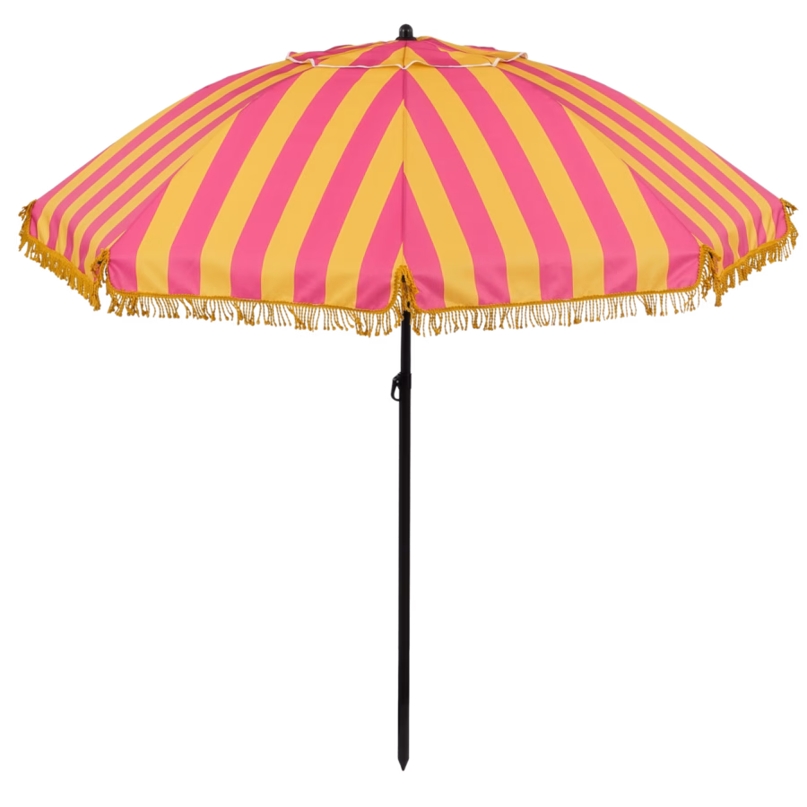 Geel-roze parasol met franjes van In The Mood Collection – gestreept doek in zonnige tinten.