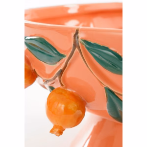 Zijkant van de Roze Decoratieschaal Granaatappels van Mica Decorations, keramisch design met gedetailleerd granaatappelmotief.